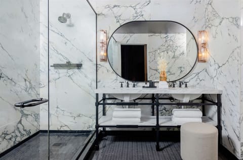 Minibar, in-room safe, individually decorated, individually furnished