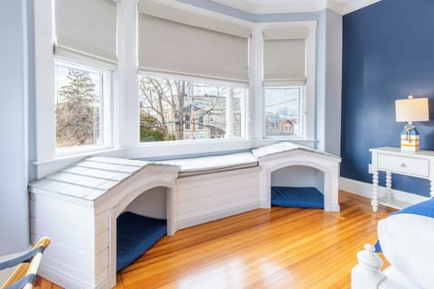 Room 5 | Individually decorated, individually furnished, iron/ironing board