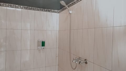 Standard Double Room, 1 Double Bed, Garden View | Bathroom shower