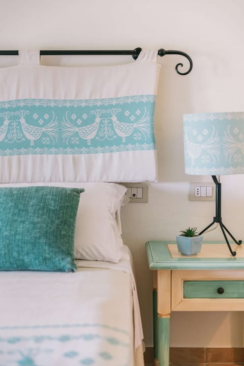 In-room safe, bed sheets