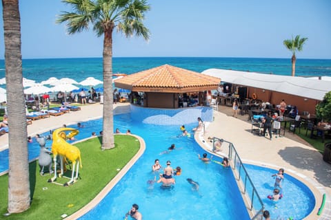 Swim-up bar