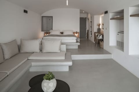 Infinity Residences with Outdoor Hot Tub | Premium bedding, minibar, in-room safe, soundproofing