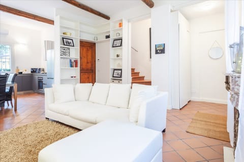 Apartment, 3 Bedrooms | Living room | Flat-screen TV