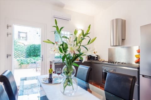 Apartment, 3 Bedrooms | In-room dining