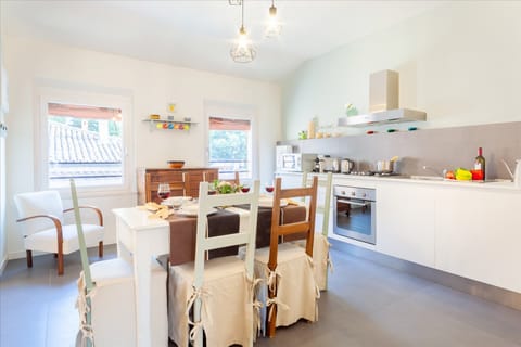 Apartment, 2 Bedrooms | In-room dining