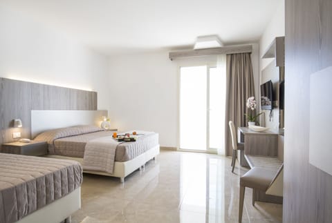 Minibar, in-room safe, individually furnished, desk