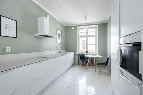 Prestige City Home | Private kitchen | Full-size fridge, microwave, oven, stovetop