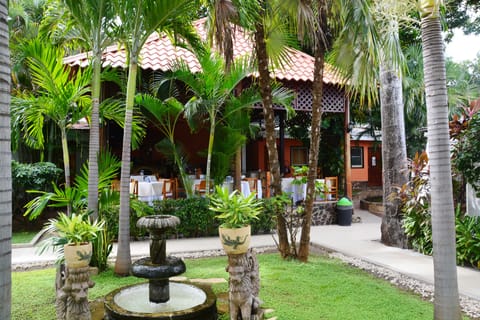 Poolside bar