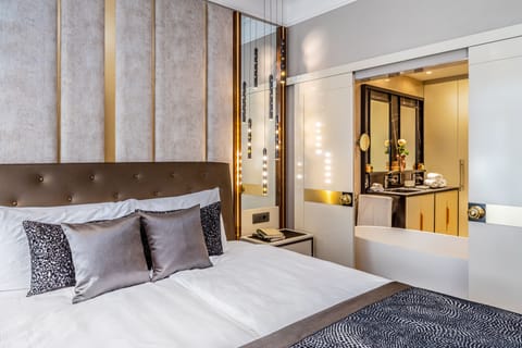 Suite (The Glamour) | Frette Italian sheets, premium bedding, down comforters