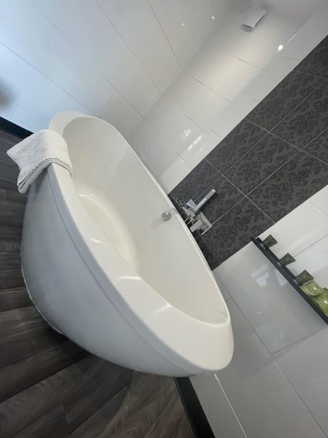 Suite, Ensuite (Master) | Bathroom