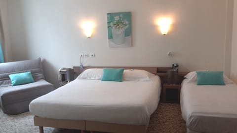 Premium bedding, in-room safe, desk, soundproofing