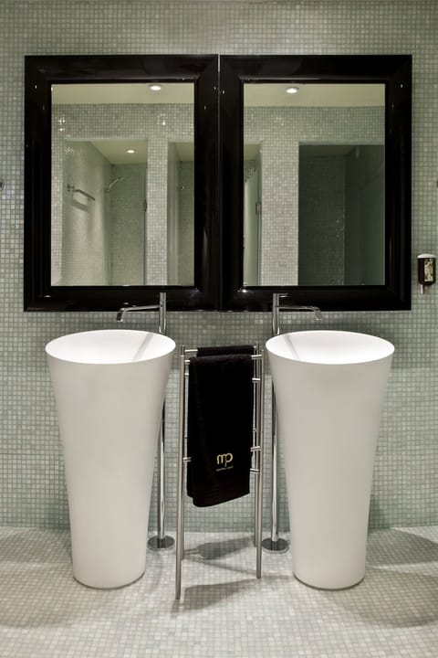 Junior Suite | Bathroom sink