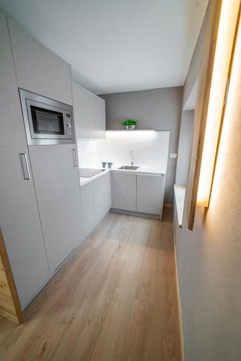 Cookware/dishes/utensils, freezer