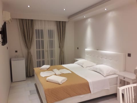 Superior Room | Soundproofing, iron/ironing board, free cribs/infant beds, bed sheets