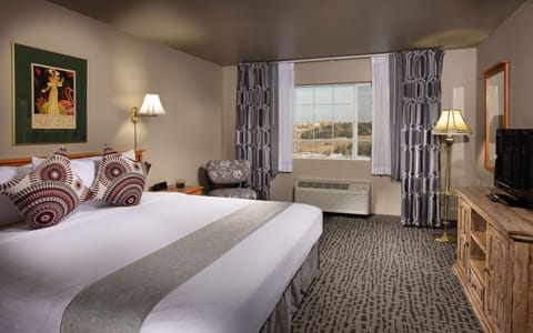 Room, 1 King Bed, City View (Coast King with City View) | In-room safe, desk, blackout drapes, iron/ironing board