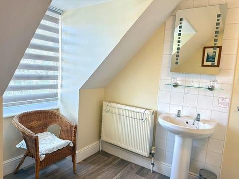 Standard Double Room | Bathroom | Combined shower/tub, free toiletries, hair dryer, towels