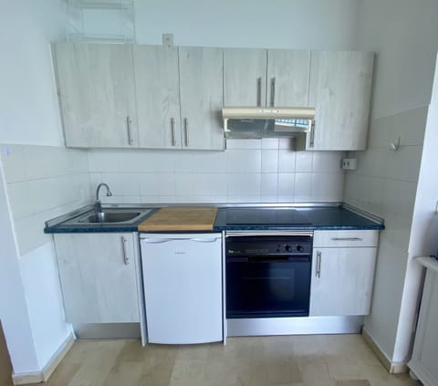 Premium Apartment, Sea View, Beachside | Private kitchen | Fridge, microwave, stovetop, espresso maker