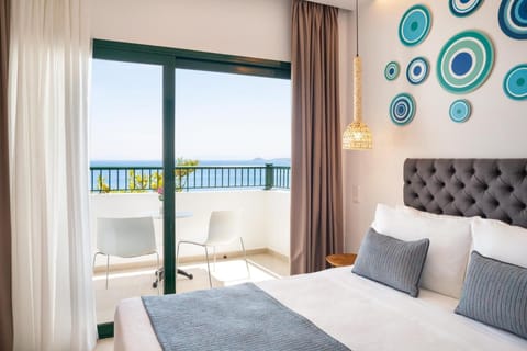 Minibar, in-room safe, desk, free WiFi