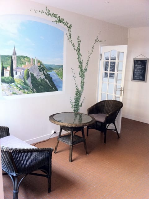 Lobby lounge