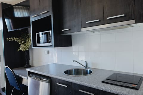 Standard Room, 1 Double Bed | Private kitchen | Fridge, microwave, coffee/tea maker, toaster