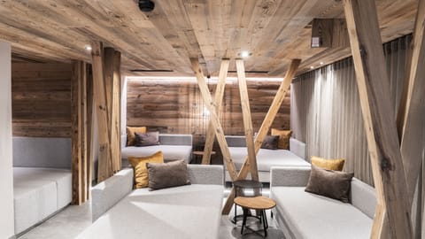 Sauna, hot tub, Turkish bath, body treatments, body wraps, body scrubs