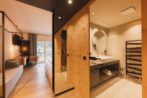 Premium Double Room | Bathroom | Hair dryer, bathrobes, towels