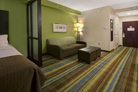 In-room safe, desk, iron/ironing board, rollaway beds (surcharge)