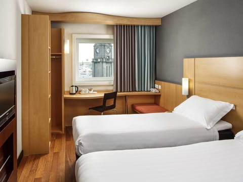 Twin Room, 2 Twin Beds | Desk, free cribs/infant beds, free WiFi, bed sheets