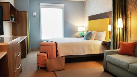 Desk, laptop workspace, blackout drapes, WiFi (free)
