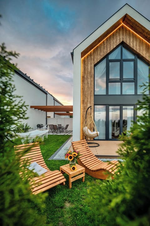 Family Chalet | Soundproofing, iron/ironing board, cribs/infant beds, free WiFi