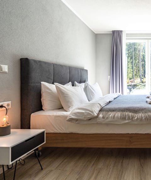 Check-in/check-out kiosk