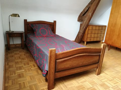 Single Room | Individually furnished, free WiFi, bed sheets