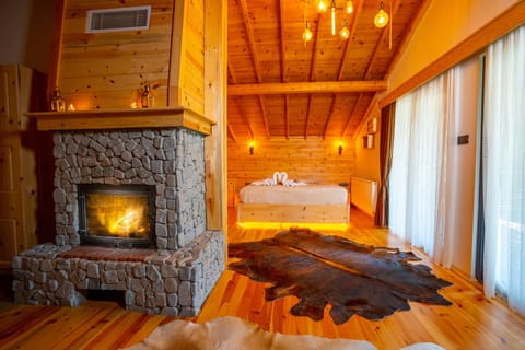Deluxe Bungalow | Tempur-Pedic beds, desk, soundproofing, free WiFi