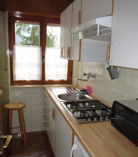 Apartment, 1 Bedroom, Annex Building | Private kitchen | Fridge