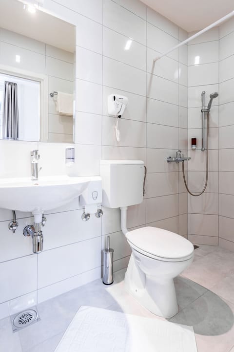 Double or Twin Room, Ensuite | Bathroom | Shower, hair dryer, towels, soap