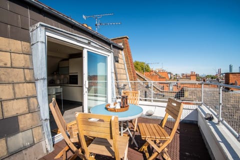 Apartment (2 Bedrooms) | Balcony