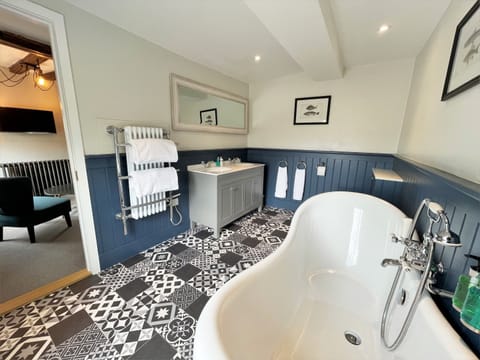 Exclusive Double Room, Ensuite (Church View) | Bathroom