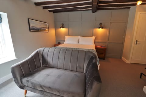 Exclusive Double Room, Ensuite (Church View)