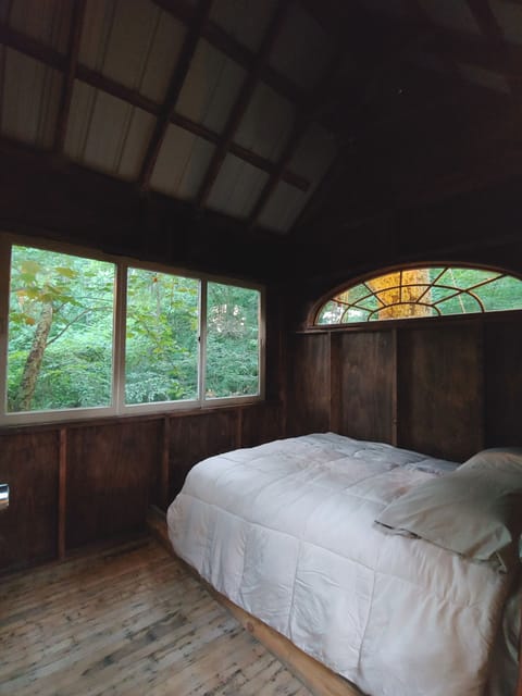 Treehouse, Dinner Included, Shared Bathroom | Bed sheets