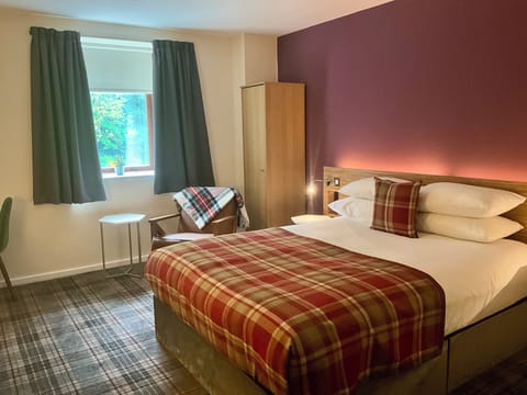 Double or Twin Executive Room | Desk, iron/ironing board, WiFi, bed sheets