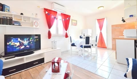 Standard Apartment, 2 Bedrooms, Kitchen | Living area