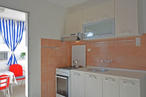 Standard Apartment, 2 Bedrooms, Kitchen | Private kitchen | Shared fridge, microwave