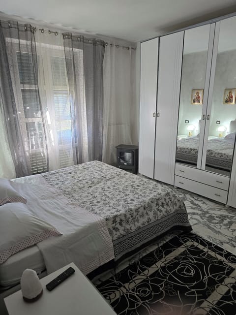 Premium bedding, down comforters, minibar, individually decorated