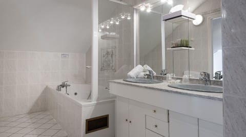 Family Room, Jetted Tub | Bathroom | Free toiletries, hair dryer, towels