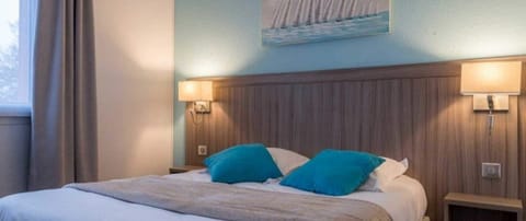 Standard Double Room | Desk, blackout drapes, soundproofing, iron/ironing board