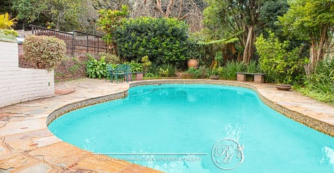 2 outdoor pools