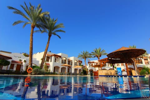 2 outdoor pools