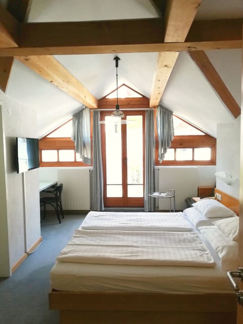 Classic Double Room, Balcony, Mountain View | Premium bedding, down comforters, pillowtop beds, individually furnished