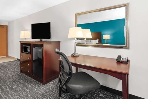 Premium bedding, desk, iron/ironing board, free cribs/infant beds