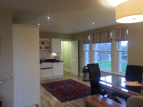 Luxury House, Ensuite, Golf View | Shared kitchen